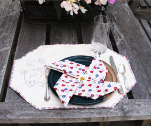 4th of july napkins and place mats using sulky blendables thread