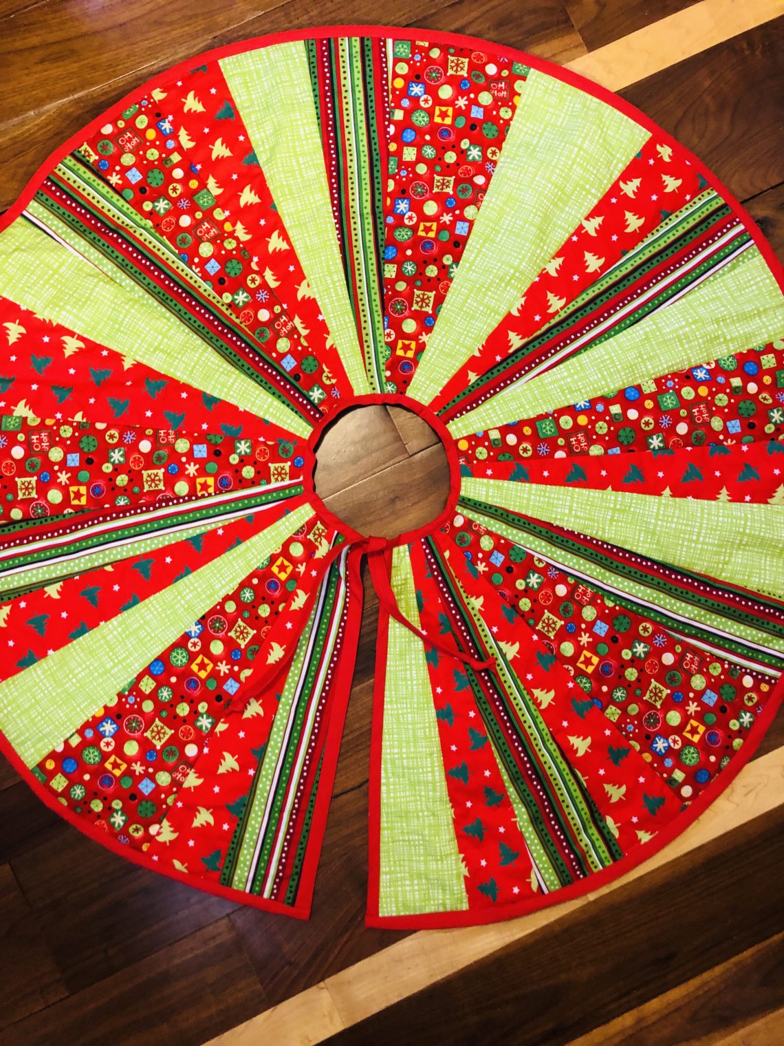 Easy Christmas Tree Skirt & Invisible Thread Tutorial - Sulky