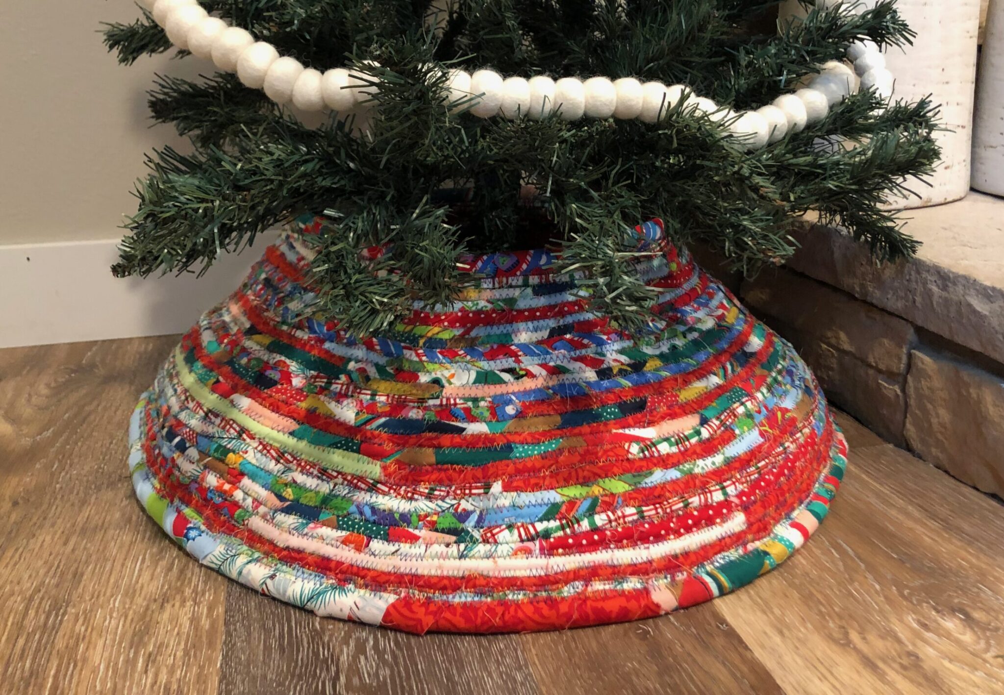 diy-tree-collar-with-fabric-covered-cord-sulky