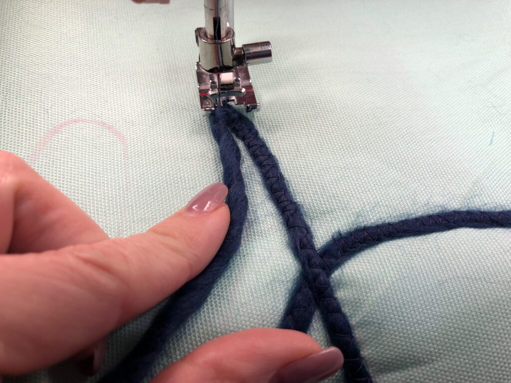 guiding yarn for couching
