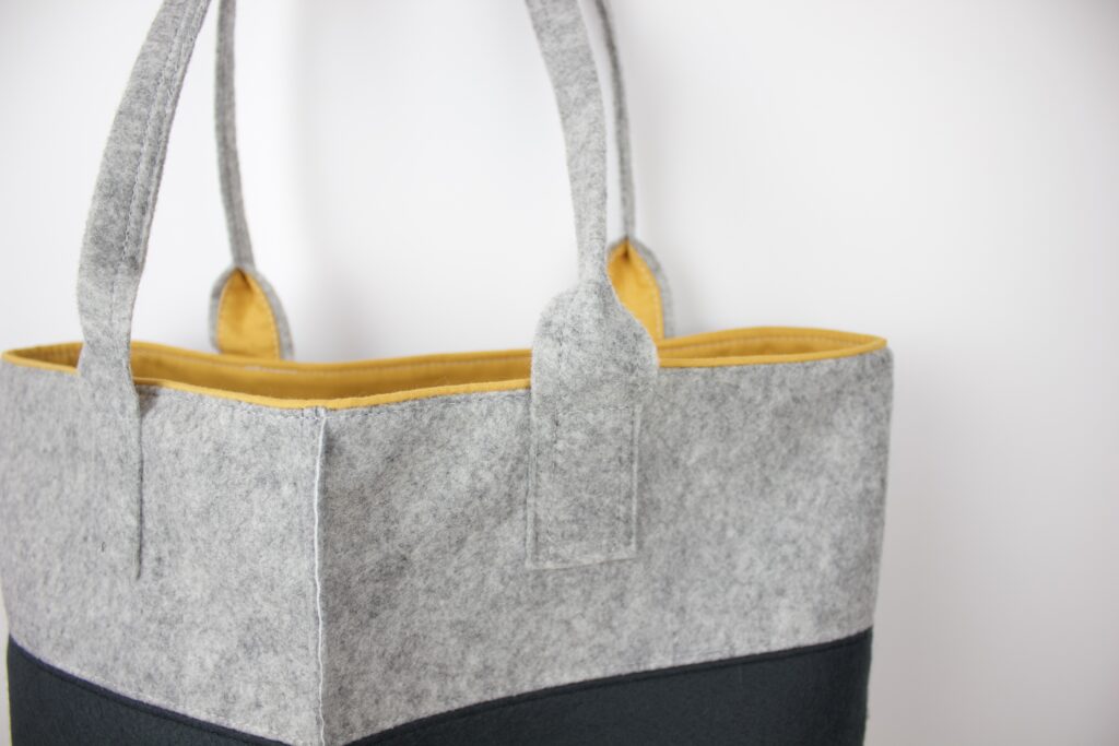 Felty Tote details