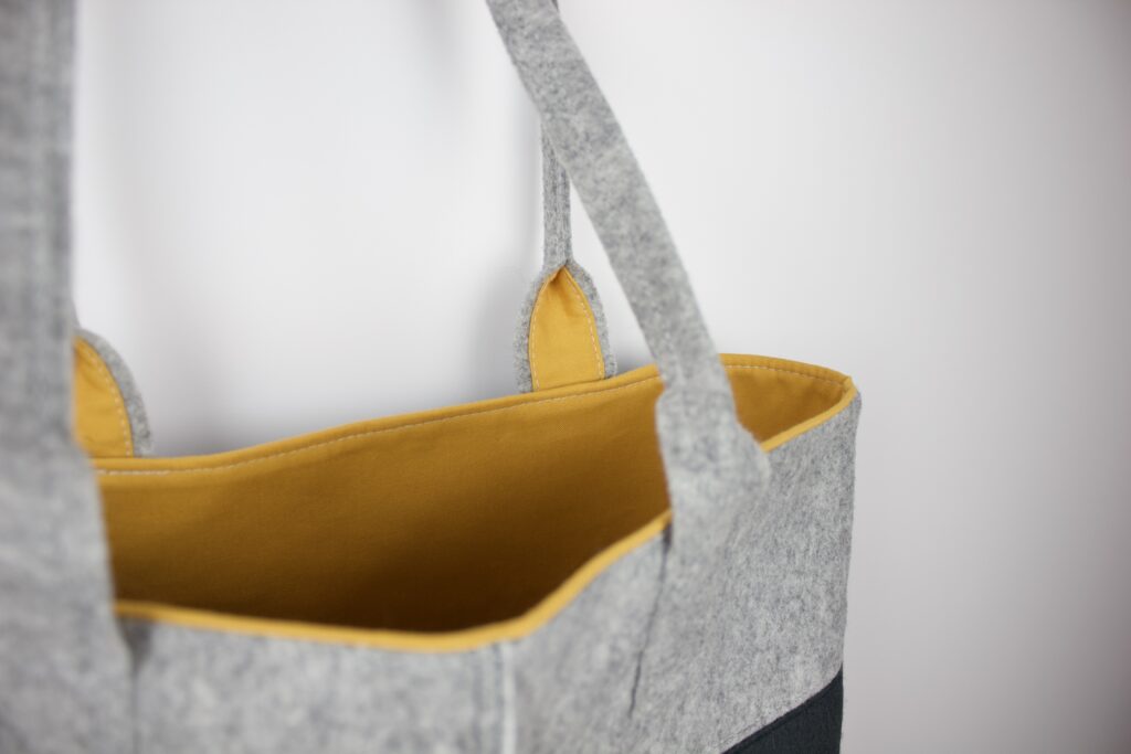 Felty Tote with lining