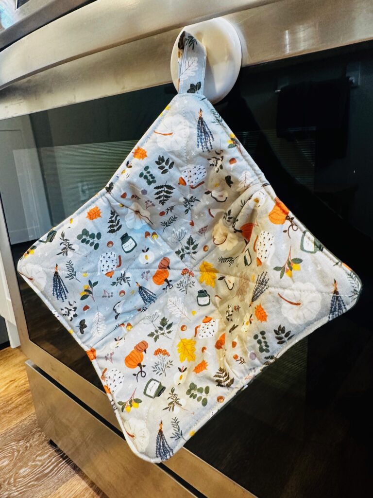 hanging loop on queso cozy