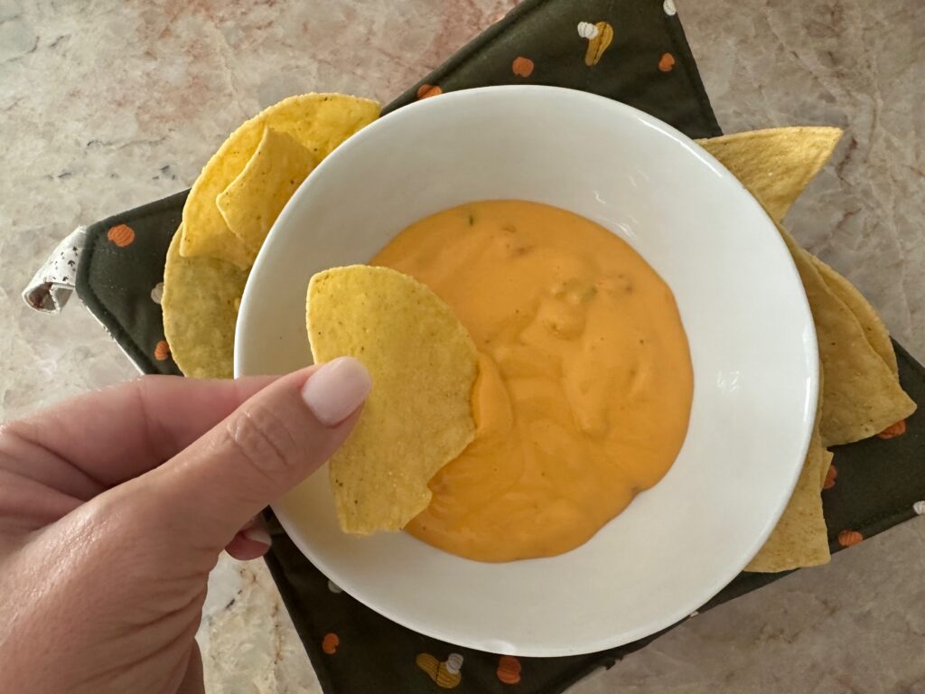Queso Cozy in use