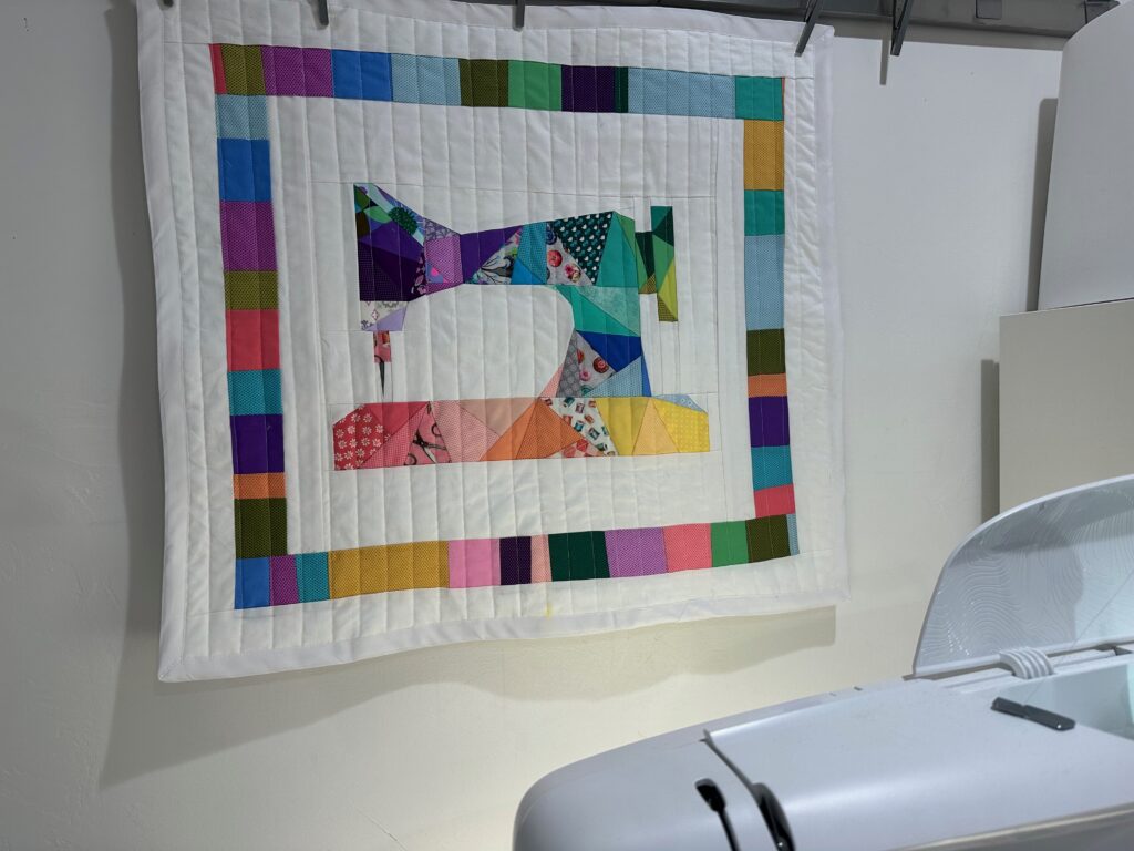 pieced sewing machine wall hanging 