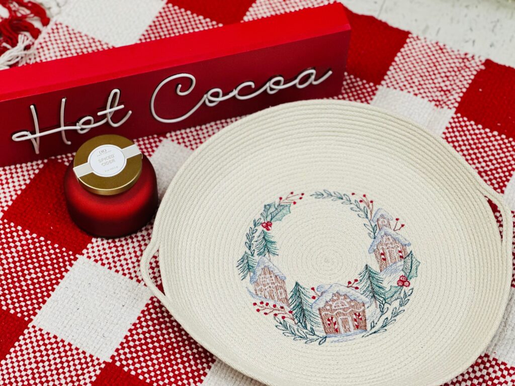 Holiday Rope Tray with props