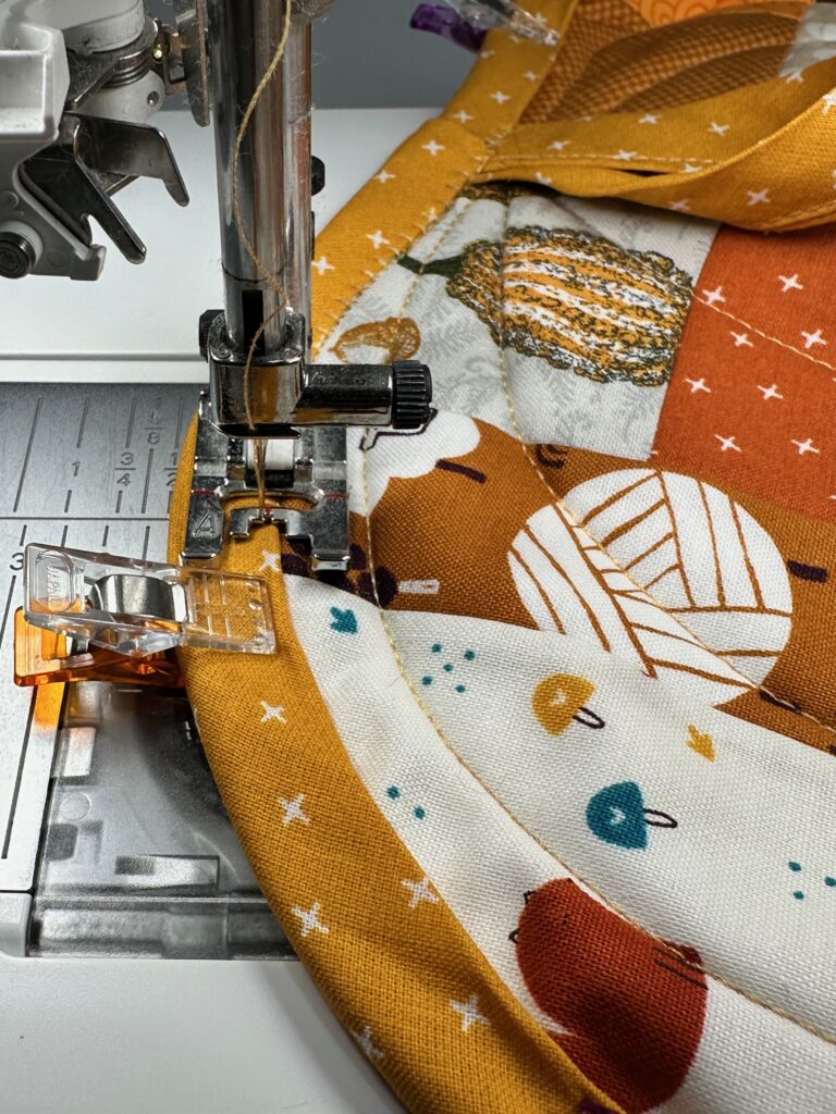 binding the scrappy pumpkin potholder