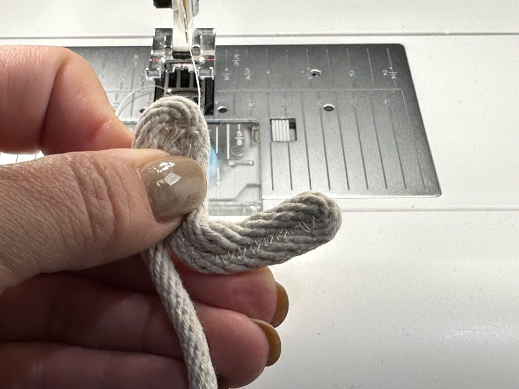 shaping rope ends into heart