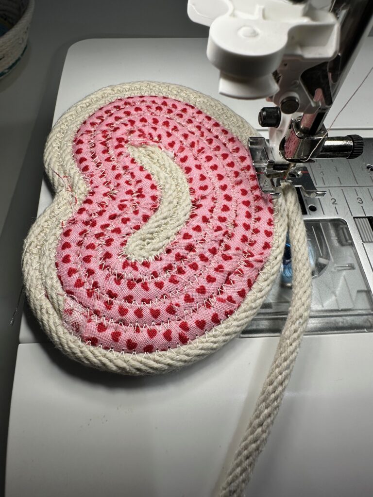 heart shaped rope getting bigger at machine