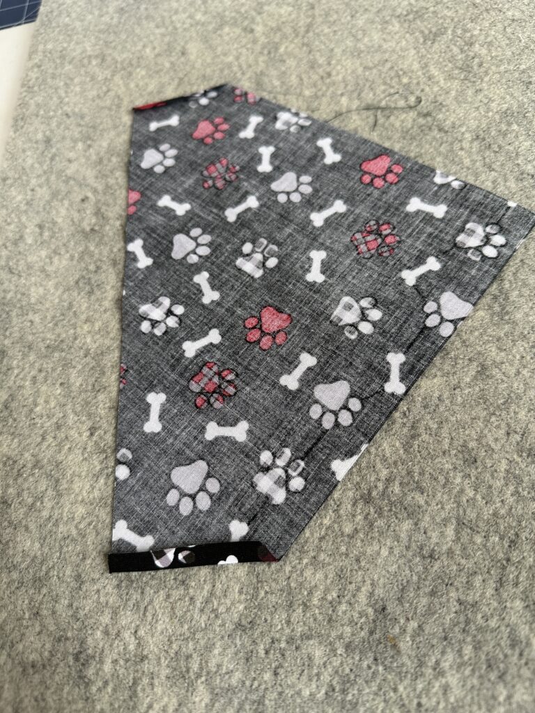 folding triangles ends for bandana