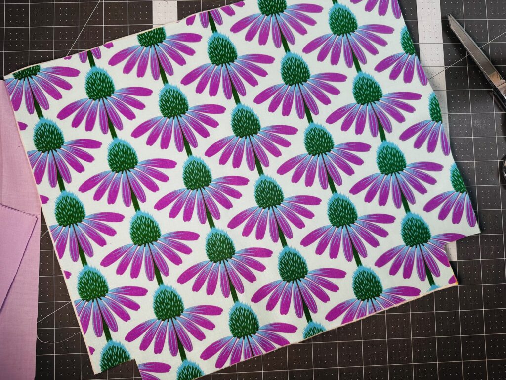 boxed corners on exterior tote piece