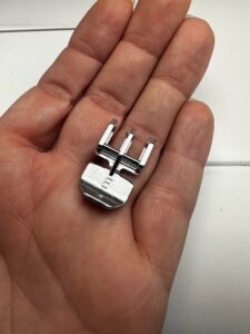 installing zipper foot