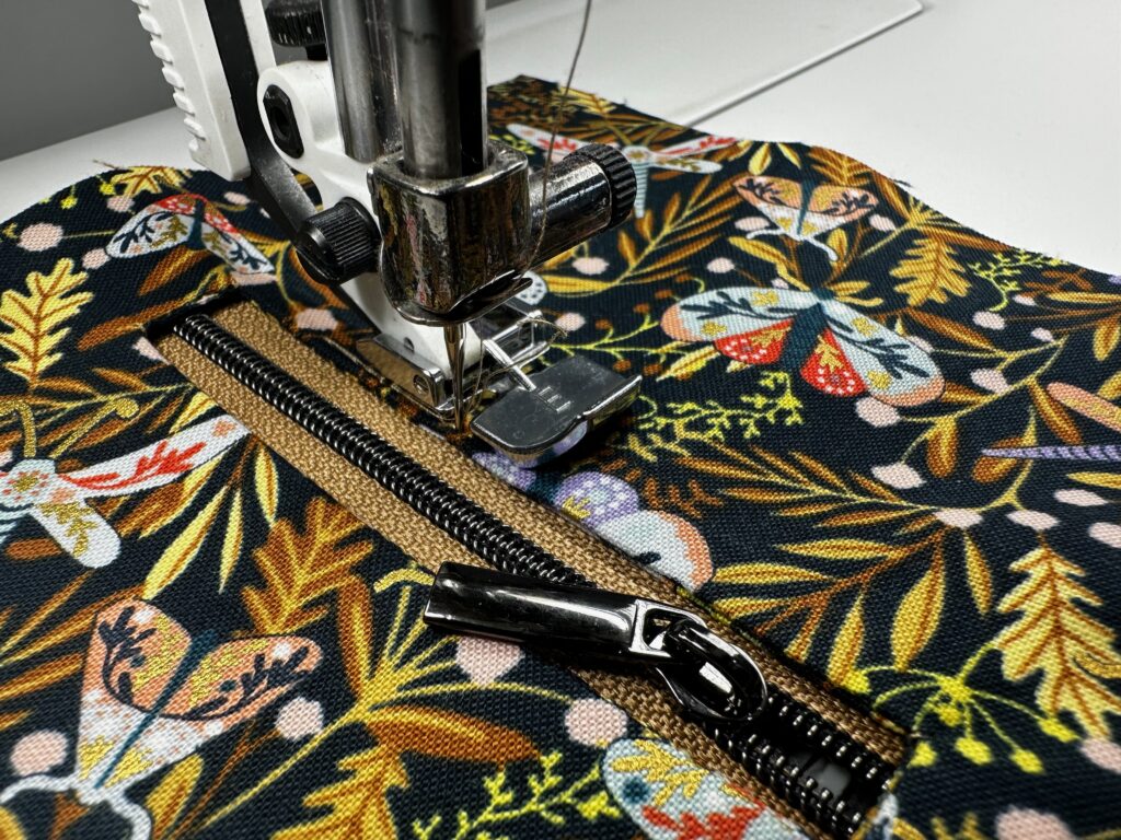 stitching zipper box