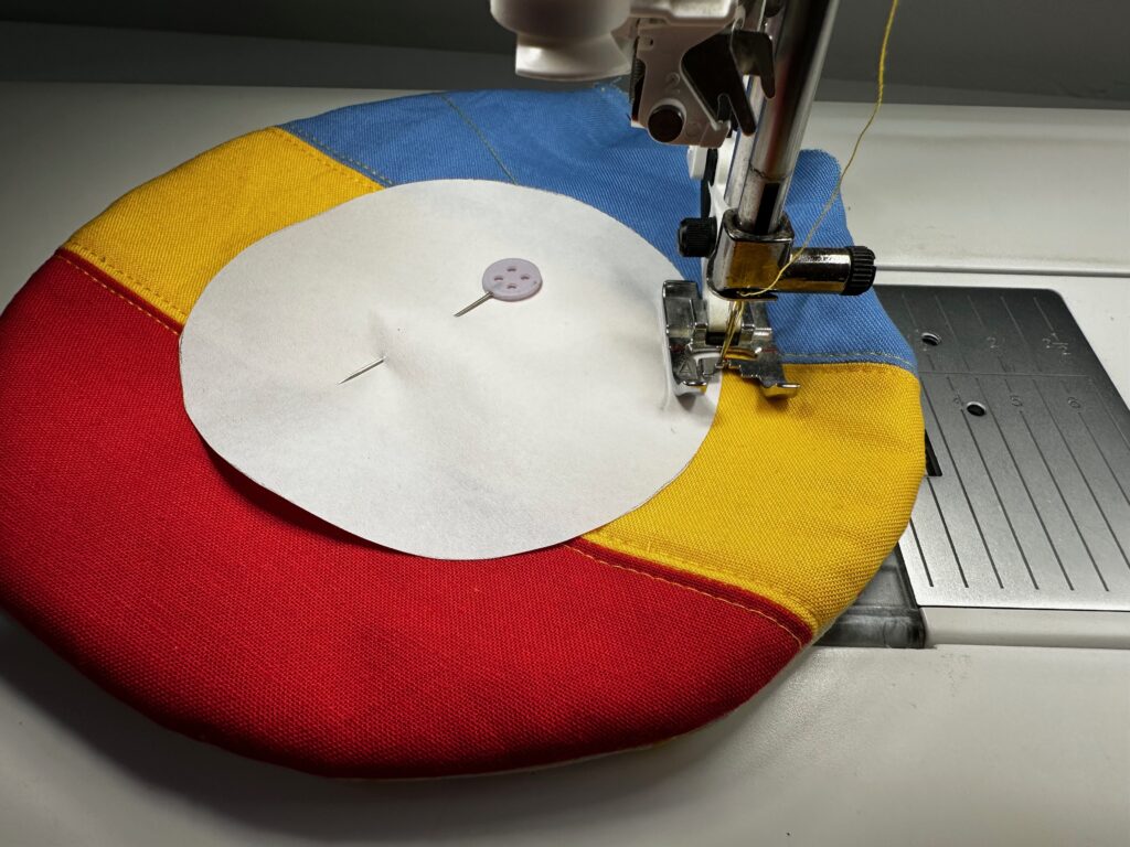 stitching inner circle of mug pillow