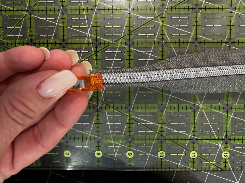 folding zipper end from right side