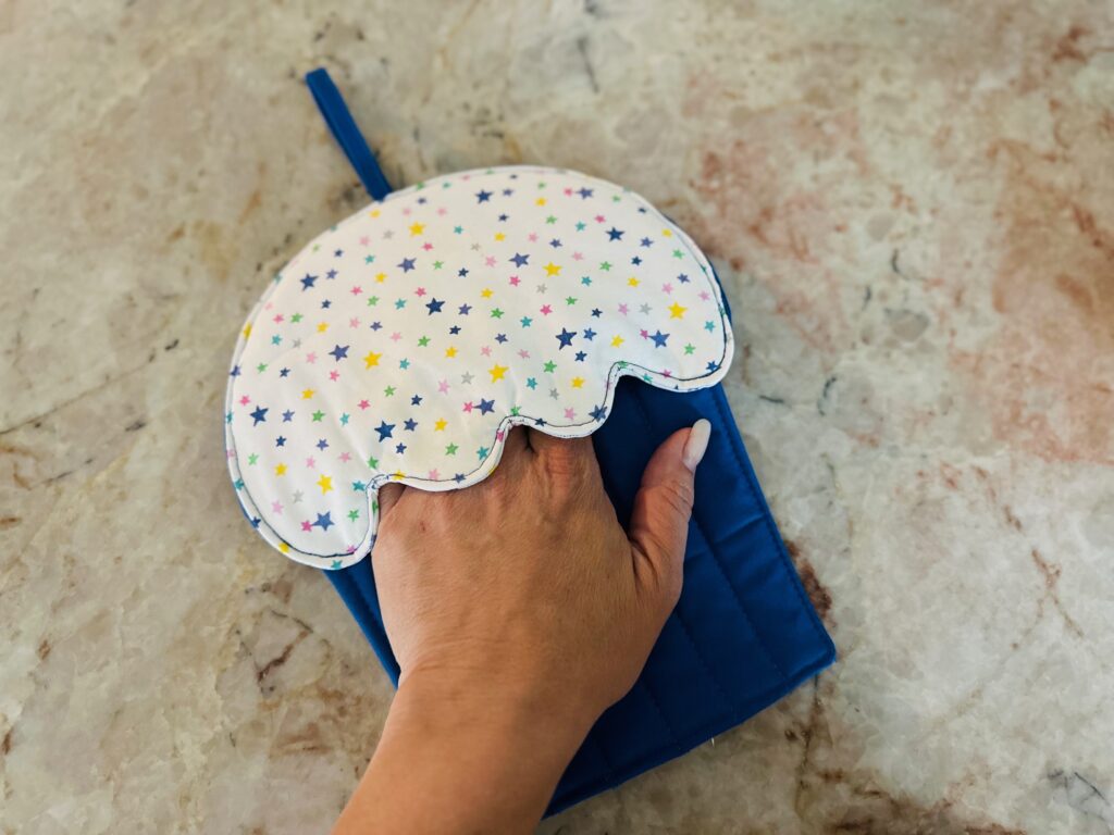 potholder in use