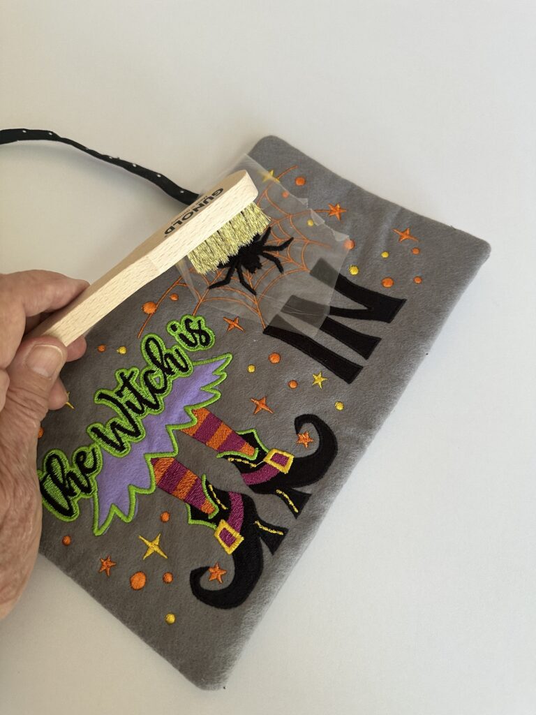 brushing spider with Filaine Brush